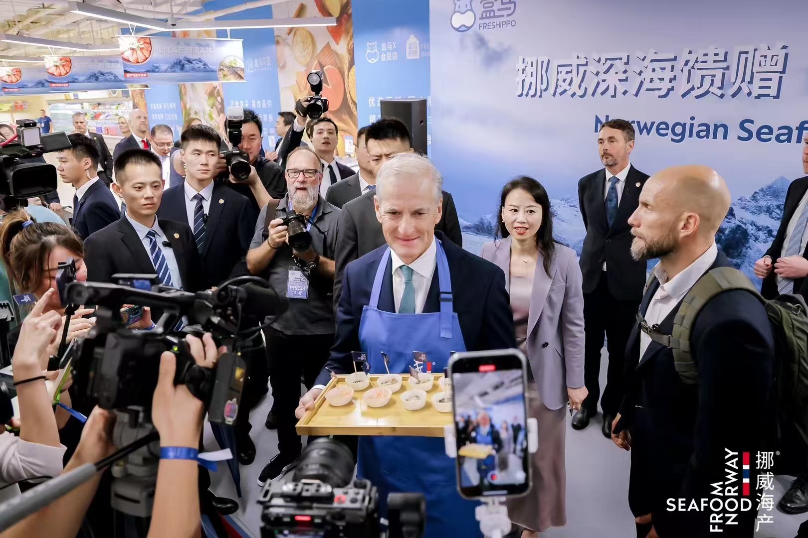 挪威首相参访盒马门店